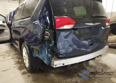 2017 Chrysler Pacifica Touring-L из США, поврежденный, VIN 2C4RC1BG4HR823627